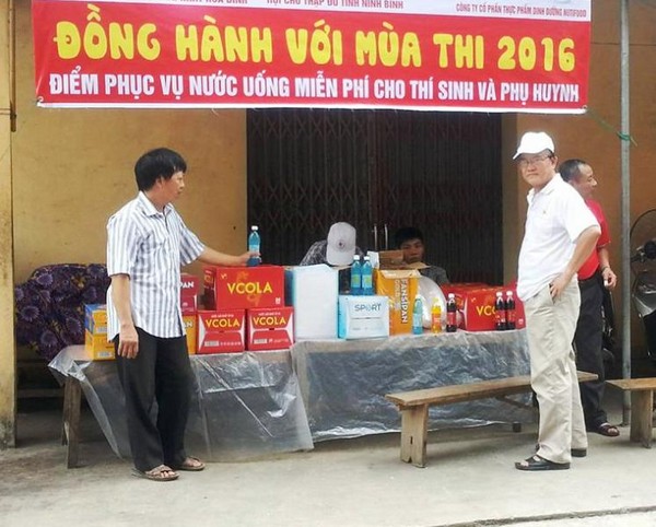 Hơn 9000 thí sinh thi vào lớp 10 THPT được phục vụ nước uống miễn phí tại Ninh Bình