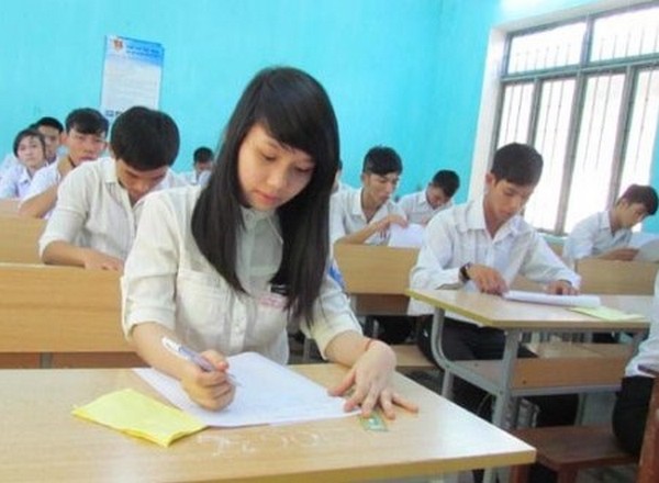 Thí sinh lo lắng khi phải thi kỹ năng nghe tiếng Anh trong kì thi tuyển sinh vào lớp 10 Quảng Ngãi