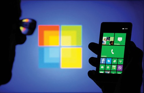 Vì sao Microsoft để Nokia “sống”?